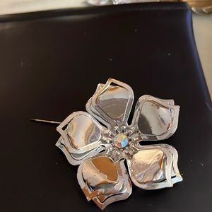 Vintage shiny silvertone brooch